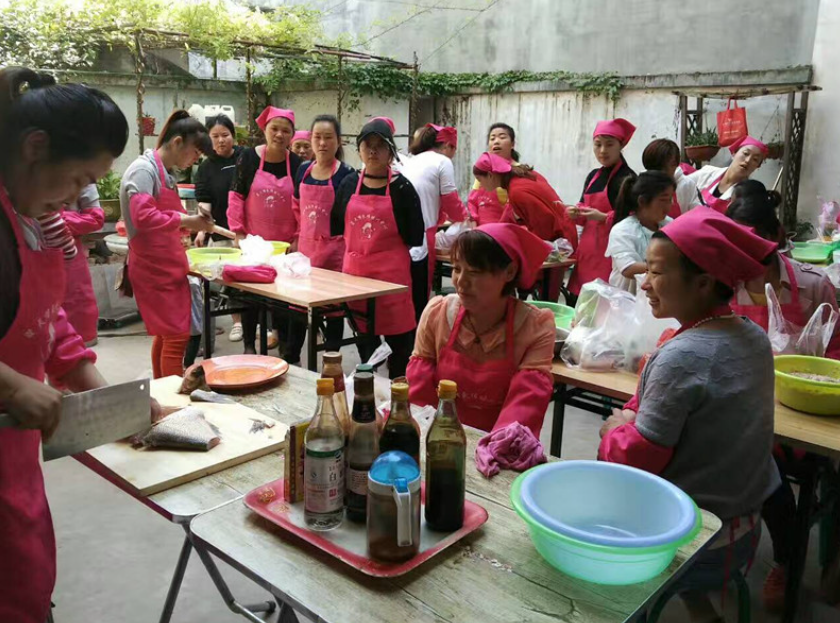 丰富多彩的月子餐